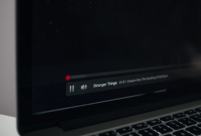 Von Wednesday bis Stranger Things - Serien für die Spooky Season